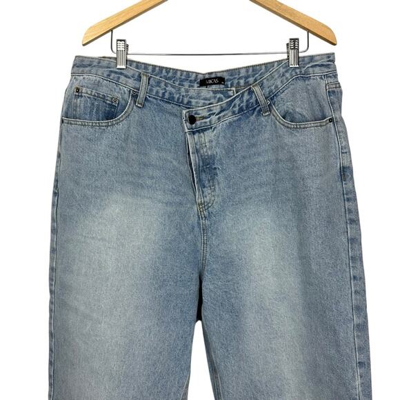 Micas Light Wash 90’s Inspired High rise Asymmetric Fly Straight Jeans XXL NWT - Picture 7 of 11